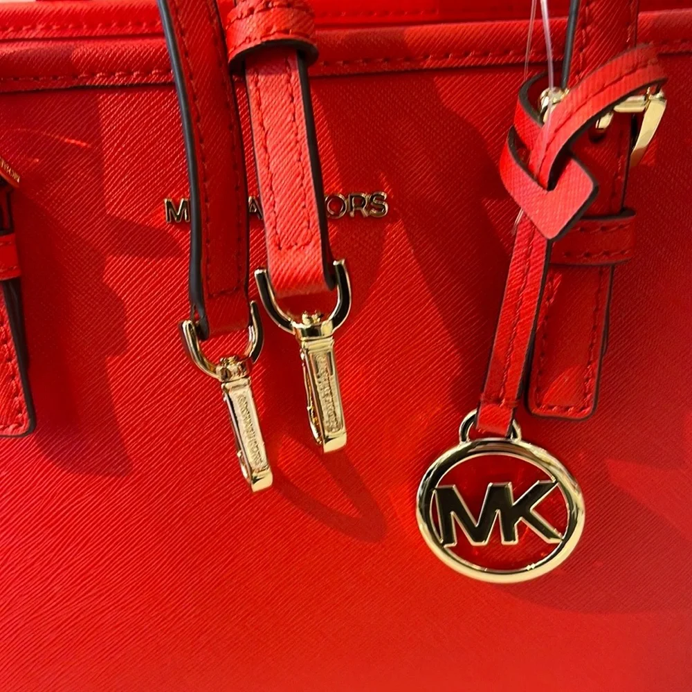 MICHAEL KORS
Jet Set Travel Extra-Small Saffiano Leather Top-Zip Tote Bag
NWT - Picture 13 of 16